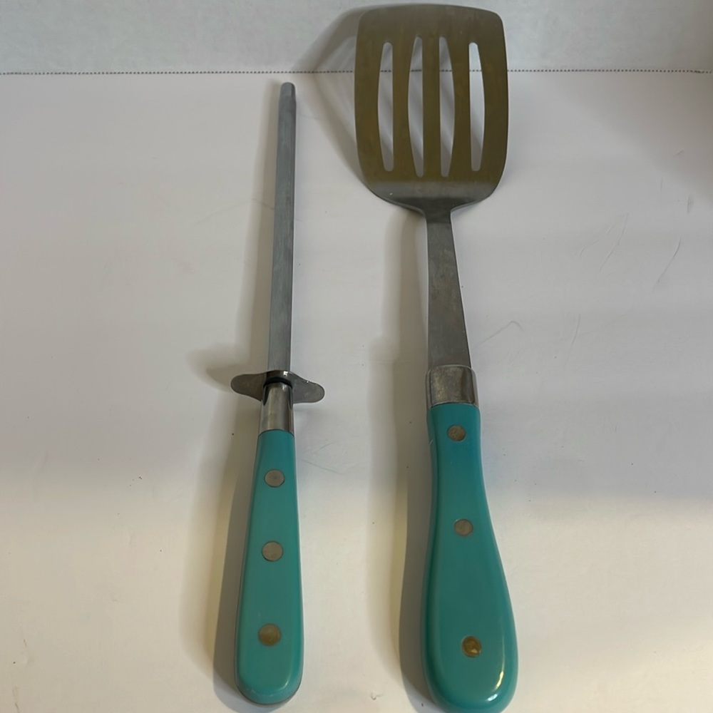 Pioneer Woman Stainless Steel/Turquoise Slotted Turner & Knife Sharpening Rod